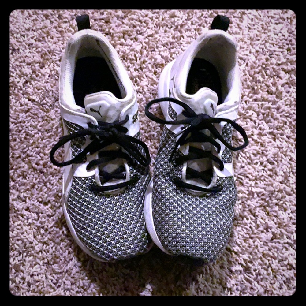 Women’s 8.5 Puma shoes